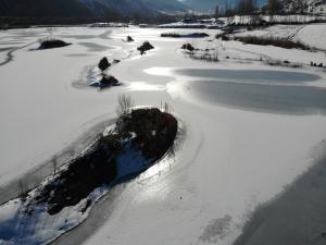 Bayburtta soğuk hava göl ve derelerin yüzeyini dondurdu