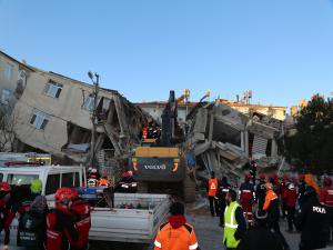 Elazığda depremin etkileri gün ağarınca ortaya çıktı