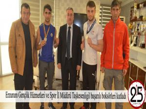 Erzurum Gençlik Hizmetleri ve Spor İl Müdürü Taşkesenligil başarılı boksörleri kutladı