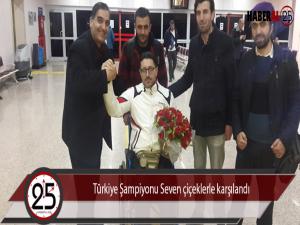Türkiye Şampiyonu Seven çiçeklerle karşılandı 