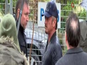 Ünlü oyuncu Sean Penn, Suudi Konsolosluğunda