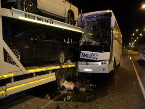 Uşakta yolcu otobüsü kaza yaptı: 3ü ağır 13 yaralı