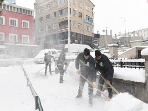 Yakutiye Belediyesi karla mücadelede son sürat