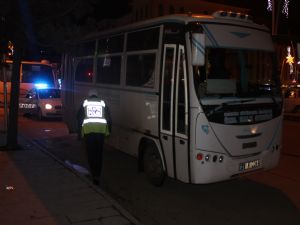 ERZURUM'DA ÜNİVERSİTE ÖĞRENCİSİ KIZ OTOBÜSÜN ALTINDA CAN VERDİ