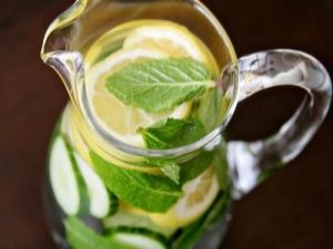 Zayıflatan basit detoks içeceği