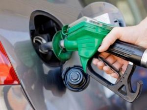 Benzine zam geldi