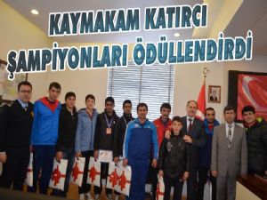 KAYMAKAM KATIRCI ŞAMPİYONLARI ÖDÜLLENDİRDİ 