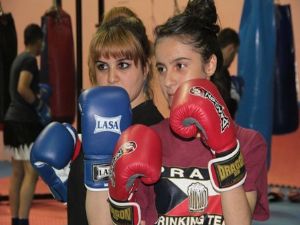 Kadına şiddete karşı kick boks