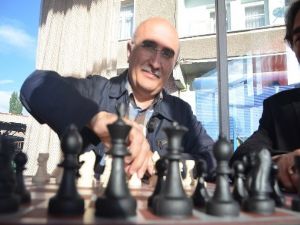 Satranç federasyonun'dan Erzurum'a jest