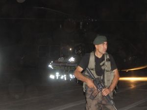 Hınıs'ta  zırhlı polis aracı takla attı : 4 polis yaralı