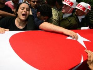Şehit onbaşı gözyaşlarıya son yolculuğuna uğurlandı