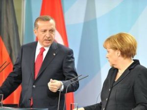 Merkel: Türkiye'nin AB üyeliğine her zaman karşıyım