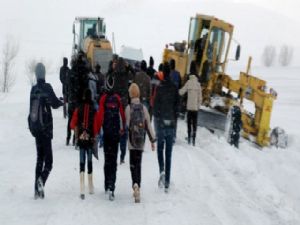 ERZURUM'DA EĞİTİME KAR ENGELİ 