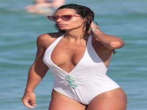 Raffaella Modugno göz dolduran bikini