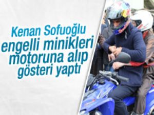 Kenan Sofuoğlu engelli miniklerle gösteri yaptı