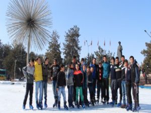   SÜS HAVUZU BUZ PİSTİ OLDU