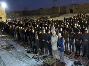 Erzurum'un ''ilk mescidi''nde sabah namazı