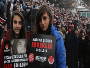 ERZURUM'DA KAR YAĞIŞI ALTINDA ÜÇ DİLDE ÖZGECAN PROTESTOSU