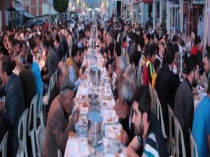 Büyükşehir'in Kardeşlik Sofrası Horasan'da