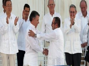 Nobel Barış Ödülü'nü FARC'la anlaşma imzalayan Kolombiya Devlet Başkanı aldı