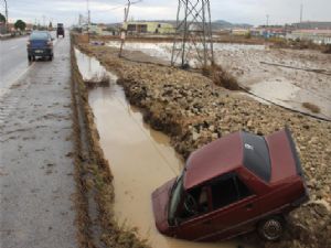 Ayvalık'ta yaşanan sel faciasının büyüklüğü gündüz ortaya çıktı