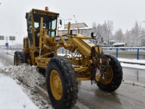 Büyükşehir'in timleri kent merkezi ve kırsalda karla mücadele ediyor