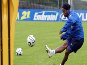 Ronaldinho'dan Chapecoense'ye jest