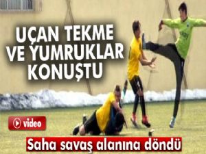 Futbol sahasında uçan tekme ve yumruklar konuştu