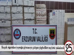  Kaçak sigaraları toprağa gömmeye çalışan şüpheliler suçüstü yakalandı