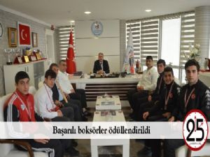 Başarılı boksörler ödüllendirildi