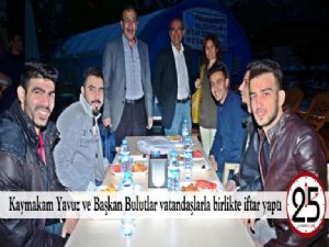  Kaymakam Yavuz ve Başkan Bulutlar vatandaşlarla birlikte iftar yaptı