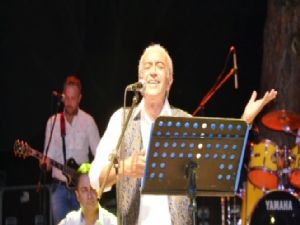 Ayvalık'ta Edip Akbayram rüzgârı esti