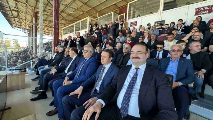 Rektör Hacımüftüoğlu, Erzurumspor’u yalnız bırakmadı