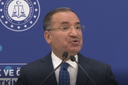 Adalet Bakanı Bozdağ: 'Bugün Doğu Akdeniz adeta büyük bir göçmen mezarlığına dönmüş durumdadır'