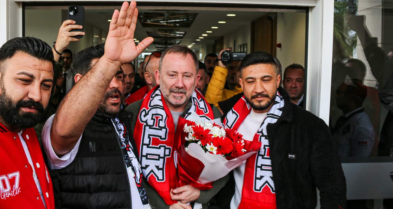 Antalyaspor’un yeni teknik direktörü Sergen Yalçın, Antalya’da