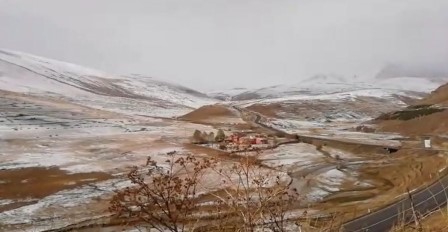 Ardahan’ın yüksek kesimlerinde kar yağışı etkili oldu