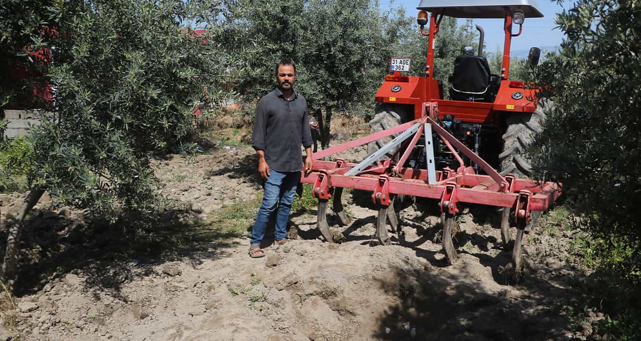 Bahçesini çapalayan çiftçinin pulluğuna takılan küpten Bizans dönemi sikkeleri çıktı