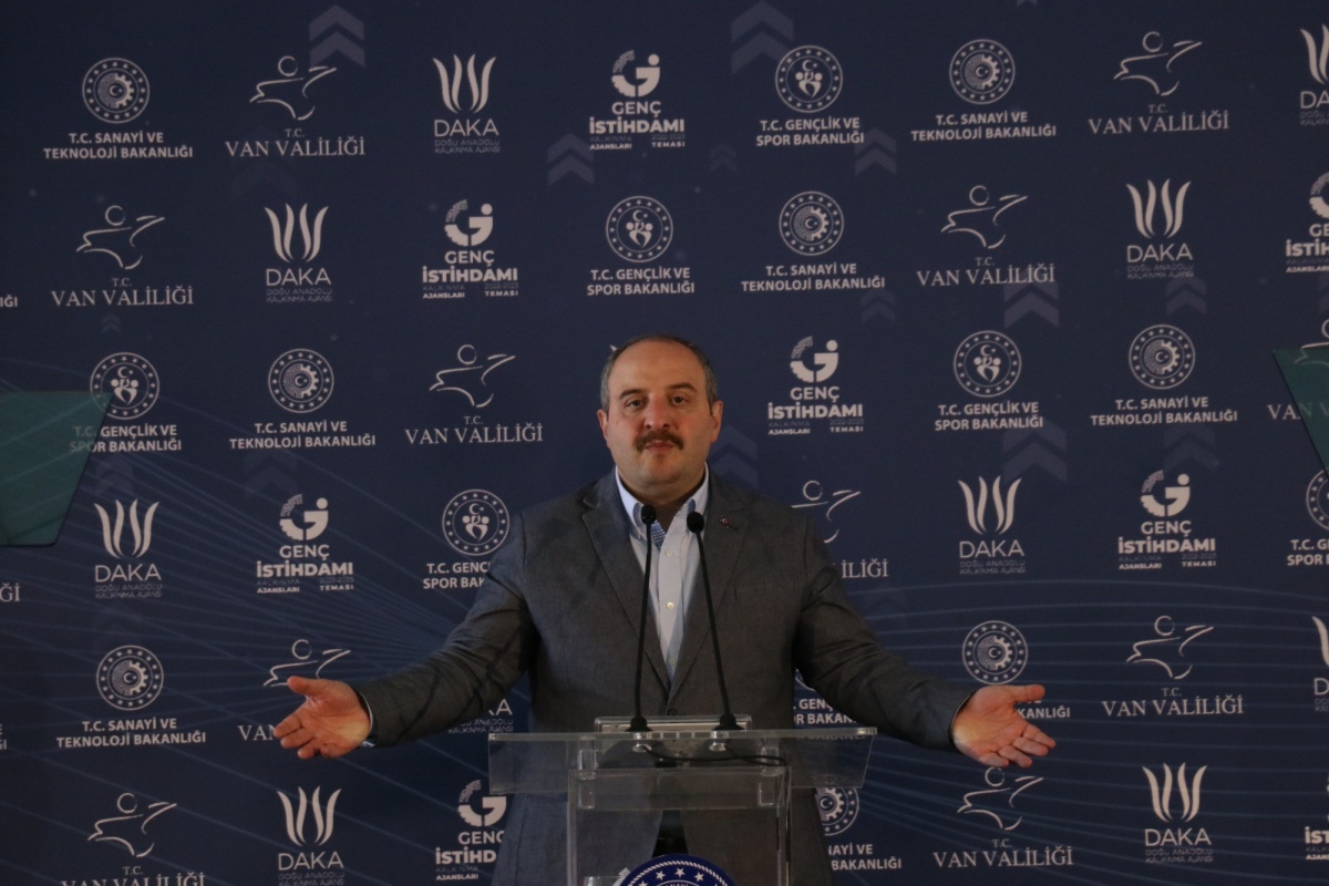 Bakan Varank: “Kılıçdaroğlu'nun ‘yapılmıyor' dediği yatırımlar Türkiye'nin dört bir yanında güneş gibi parlıyor