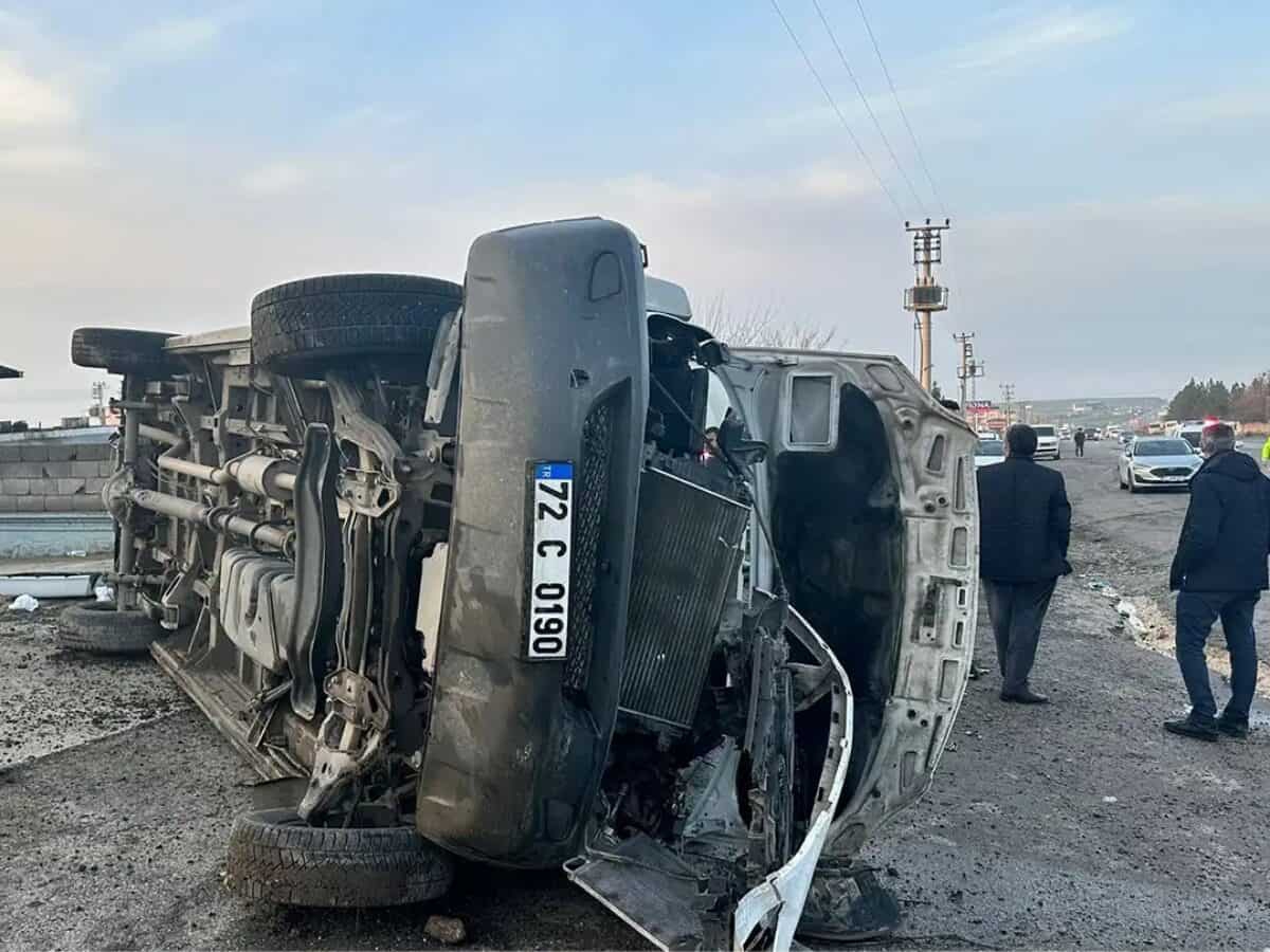 Batman’da tekstil işçilerini taşıyan minibüs kaza yaptı: 10 yaralı