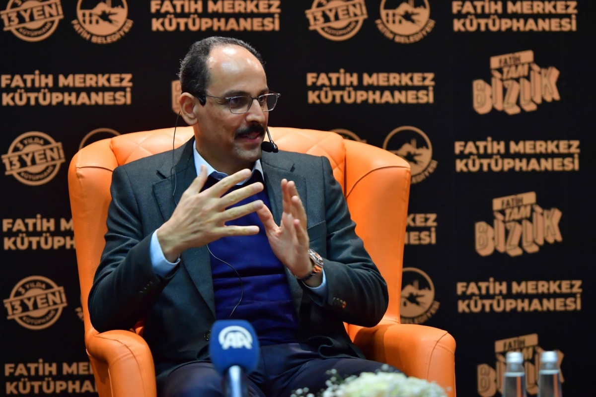 Cumhurbaşkanı Sözcüsü İbrahim Kalın Fatih Merkez Kütüphanesi'nde gençlerle bir araya geldi