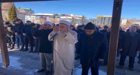 Depremde hayatını kaybedenler için Erzurum'da gıyabi cenaze namazı kılındı