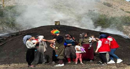 Ekmeklerini ateş ve külden çıkaran Torlakçıların çocukları palyaçoya bürünen ağabeyleriyle mutlu bir gün geçirdi