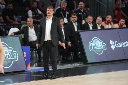 Ergin Ataman: 'Maç berabere olduktan sonra hakemlerin düdüklerini inanılmaz buluyorum'