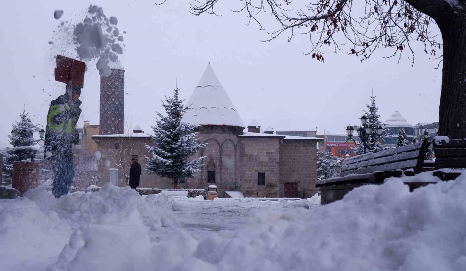 Erzurum beyaza büründü