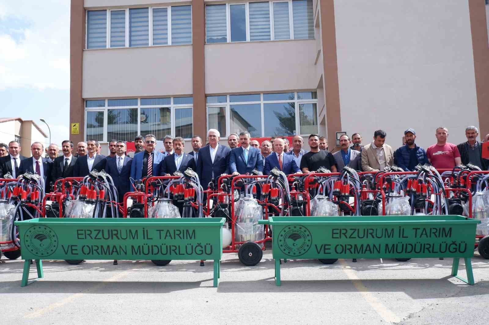 Erzurum’da çiftçiye makine desteği