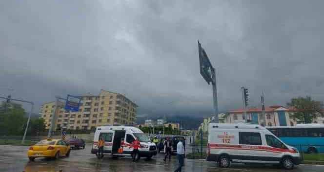 Erzurum'da hasta taşıyan ambülans kaza yaptı