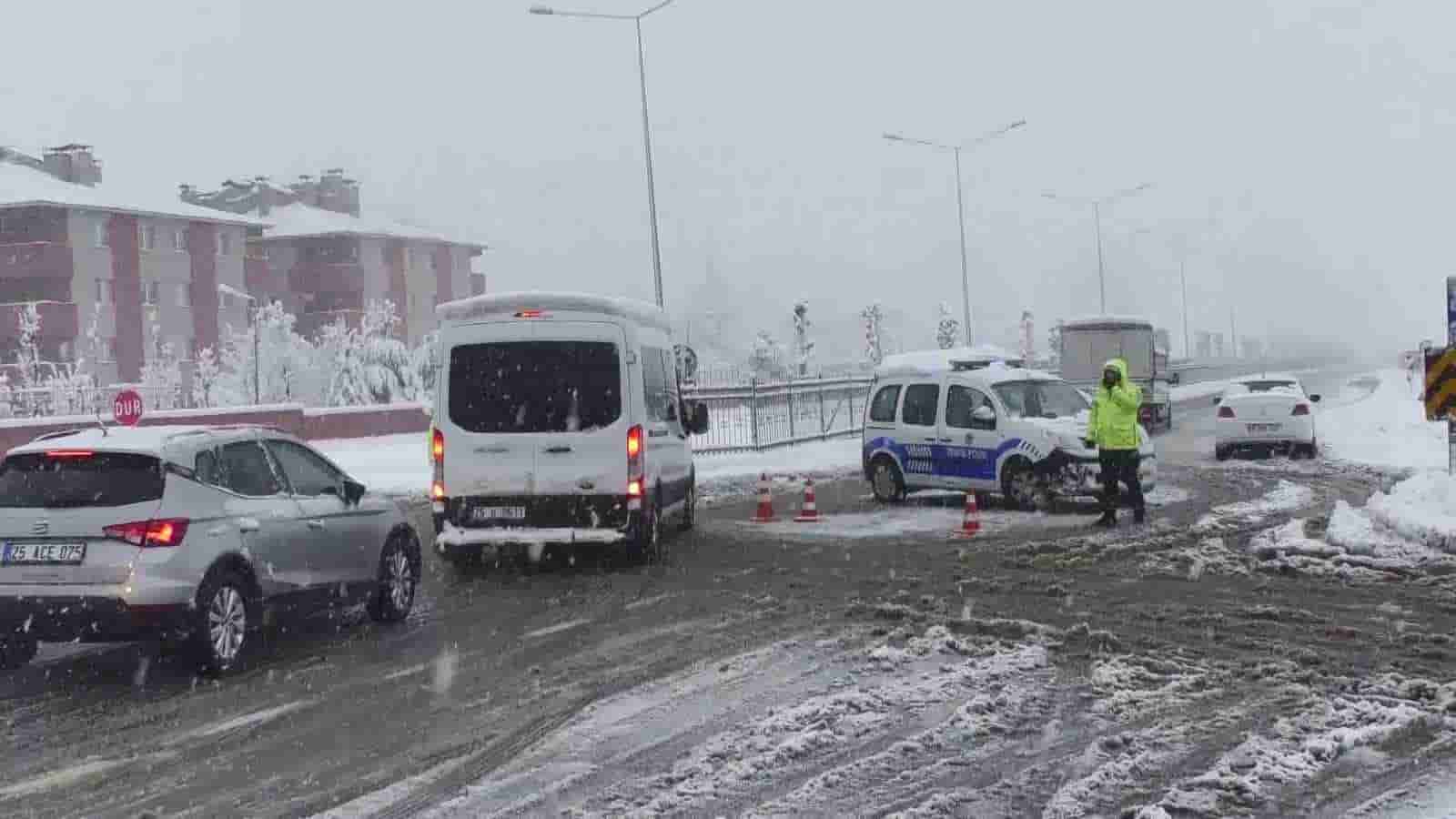 Erzurum’da kar esareti