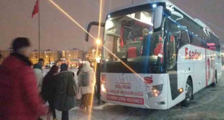 Erzurum Şehir Hastanesi'nde görevli 14 doktor, 26 hemşire ve sağlık çalışanı deprem bölgesine gönderildi