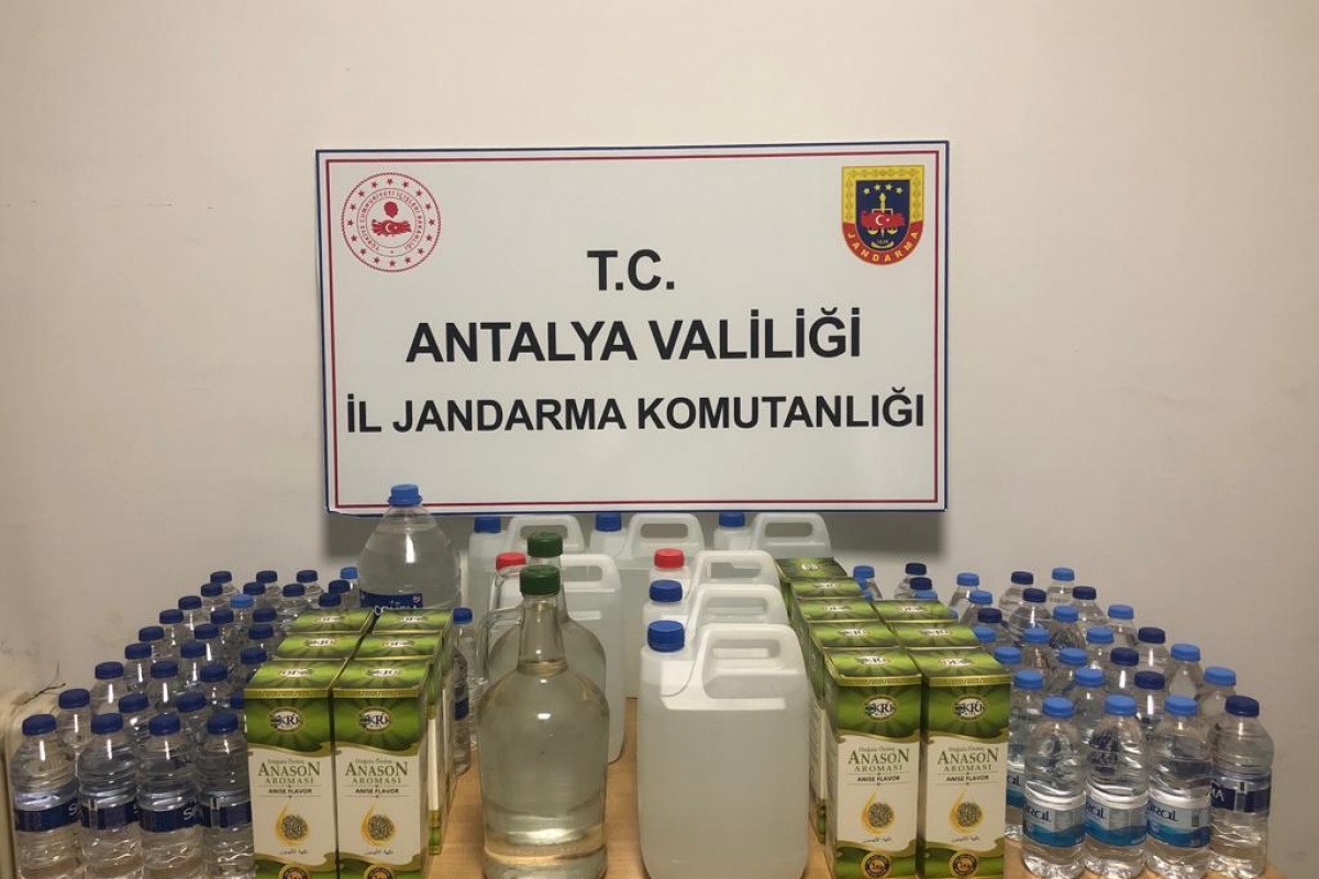 Evinde alkol üretip satan şahsa operasyon