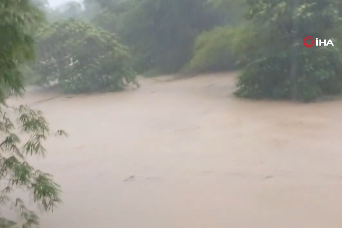 Filipinleri tropikal fırtına Megi vurdu: 24 ölü